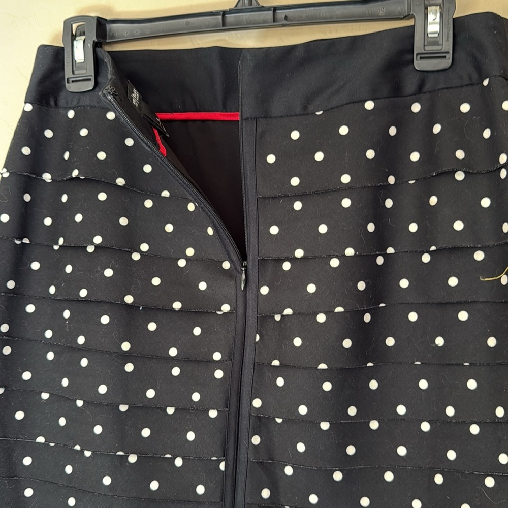 White House Black Market, size 4, black/ white polka dot mini skirt w/ ruffles - Picture 9 of 9